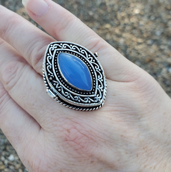 New Huge Chalcedony 925 Silver Poison Ring. - Picture 8 of 12